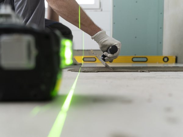 Como acertar na medição de distância: Tudo sobre trena a laser, Minipa e opções para 100 metros