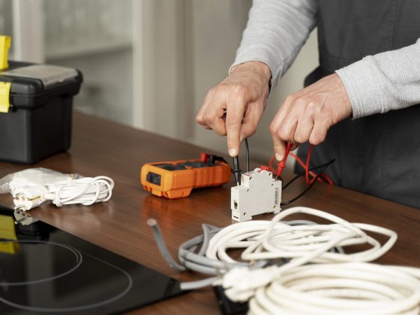 Ponta de prova Minipa: Como escolher e aplicar em medições de alta tensão?