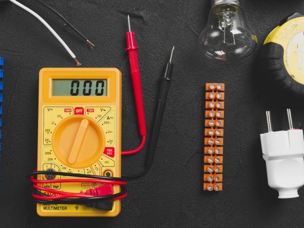 Segurança em campo: A importância do detector de alta tensão e suas aplicações práticas
